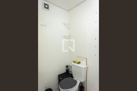 Banheiro de apartamento à venda com 1 quarto, 24m² em Vila Granada, São Paulo