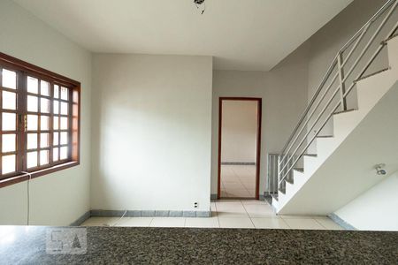 Sala de casa para alugar com 2 quartos, 80m² em Campo Grande, Rio de Janeiro