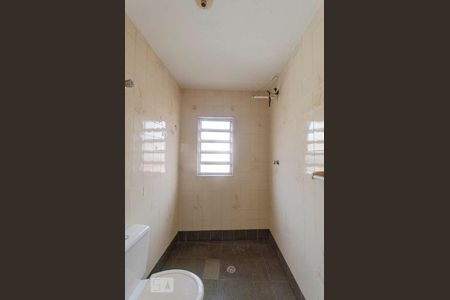 Banheiro de casa para alugar com 1 quarto, 85m² em Vila Nhocune, São Paulo