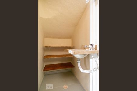Lavabo de casa de condomínio para alugar com 2 quartos, 75m² em Vila Pereira Cerca, São Paulo