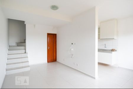 Sala de casa de condomínio para alugar com 2 quartos, 75m² em Vila Pereira Cerca, São Paulo