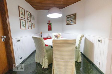 Apartamento à venda com 323m², 3 quartos e 4 vagas Apartamento à venda com 323m², 3 quartos e 4 vagasSala de jantar