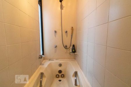 Apartamento à venda com 323m², 3 quartos e 4 vagas Apartamento à venda com 323m², 3 quartos e 4 vagasBanheiro da Suíte 2