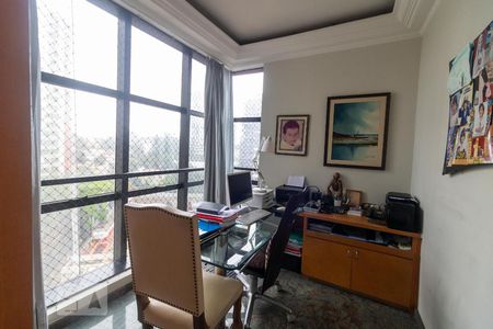 Apartamento à venda com 323m², 3 quartos e 4 vagas Apartamento à venda com 323m², 3 quartos e 4 vagasEscritório