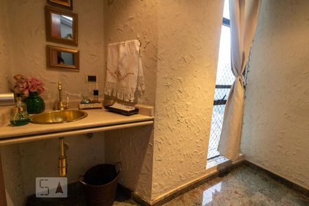 Apartamento à venda com 323m², 3 quartos e 4 vagas Apartamento à venda com 323m², 3 quartos e 4 vagasLavabo