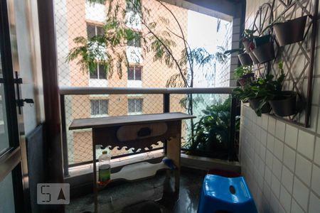 Apartamento à venda com 323m², 3 quartos e 4 vagas Apartamento à venda com 323m², 3 quartos e 4 vagasVaranda da Cozinha