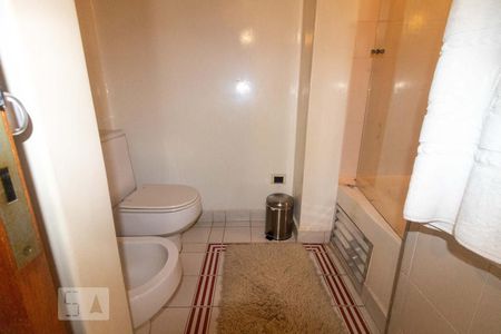 Apartamento à venda com 323m², 3 quartos e 4 vagas Apartamento à venda com 323m², 3 quartos e 4 vagasBanheiro da Suíte 2