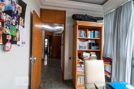 Apartamento à venda com 323m², 3 quartos e 4 vagas Apartamento à venda com 323m², 3 quartos e 4 vagasEscritório
