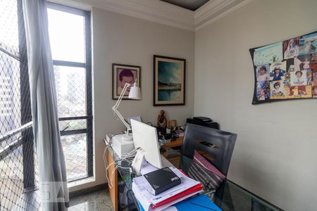 Apartamento à venda com 323m², 3 quartos e 4 vagas Apartamento à venda com 323m², 3 quartos e 4 vagasEscritório