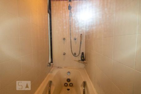 Apartamento à venda com 323m², 3 quartos e 4 vagas Apartamento à venda com 323m², 3 quartos e 4 vagasBanheiro da Suíte 2