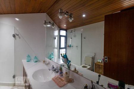 Apartamento à venda com 323m², 3 quartos e 4 vagas Apartamento à venda com 323m², 3 quartos e 4 vagasBanheiro da Suíte 1