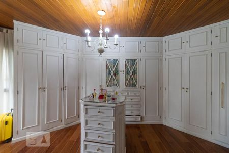 Apartamento à venda com 323m², 3 quartos e 4 vagas Apartamento à venda com 323m², 3 quartos e 4 vagasCloset da Suíte 3