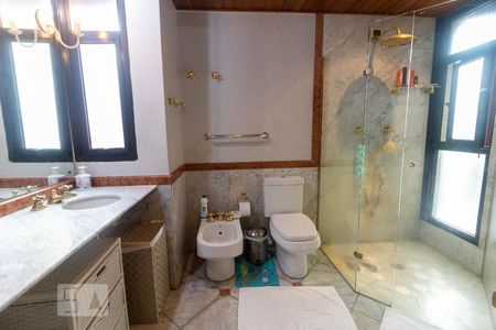 Apartamento à venda com 323m², 3 quartos e 4 vagas Apartamento à venda com 323m², 3 quartos e 4 vagasBanheiro da Suíte 3