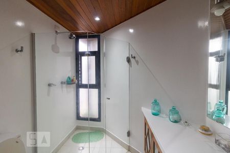 Apartamento à venda com 323m², 3 quartos e 4 vagas Apartamento à venda com 323m², 3 quartos e 4 vagasBanheiro da Suíte 1