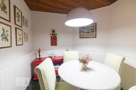 Apartamento à venda com 323m², 3 quartos e 4 vagas Apartamento à venda com 323m², 3 quartos e 4 vagasSala de jantar