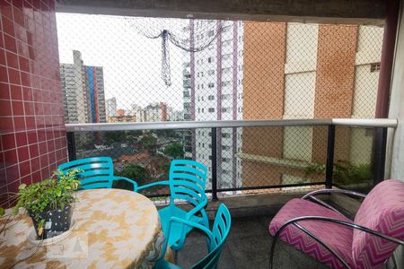Apartamento à venda com 323m², 3 quartos e 4 vagas Apartamento à venda com 323m², 3 quartos e 4 vagasVaranda da Suíte 2