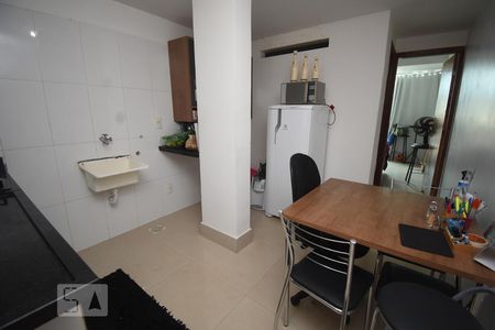 Sala e Cozinha de apartamento para alugar com 1 quarto, 29m² em Setor Habitacional Vicente Pires Trecho 3, Brasília