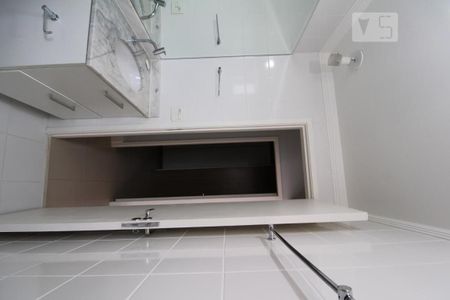 Banheiro Social de apartamento à venda com 2 quartos, 60m² em Mansões Santo Antônio, Campinas