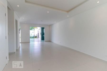 Sala de casa de condomínio para alugar com 3 quartos, 200m² em Santa Felicidade, Curitiba