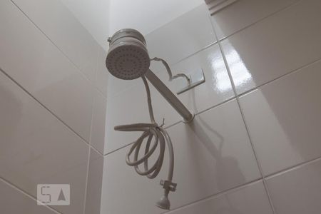 Banheiro social - chuveiro de casa de condomínio para alugar com 2 quartos, 48m² em Parque São Sebastião, Ribeirão Preto