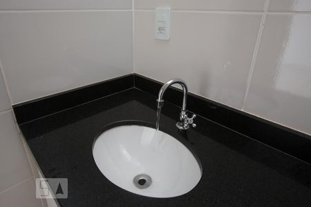 Banheiro social - pia de casa de condomínio para alugar com 2 quartos, 48m² em Parque São Sebastião, Ribeirão Preto