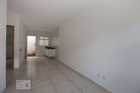 Sala de casa de condomínio para alugar com 2 quartos, 48m² em Parque São Sebastião, Ribeirão Preto