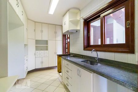 Cozinha de casa de condomínio à venda com 3 quartos, 185m² em Parque Rural Fazenda Santa Cândida, Campinas