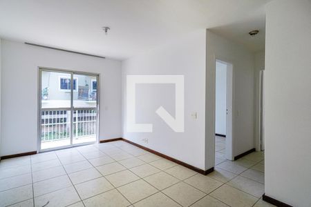 Sala de apartamento à venda com 2 quartos, 66m² em Pendotiba, Niterói