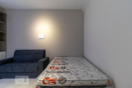 Quarto e Sala de casa para alugar com 1 quarto, 25m² em Chora Menino, São Paulo