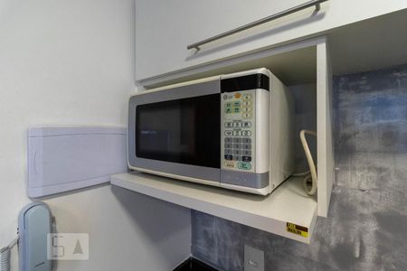 Sala e Cozinha - Microondas de casa para alugar com 1 quarto, 25m² em Chora Menino, São Paulo