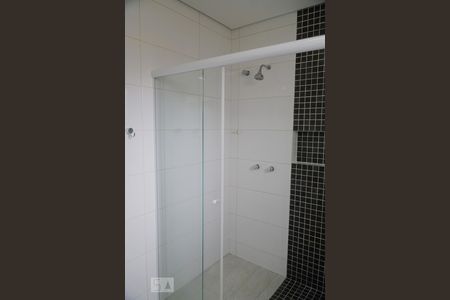 Banheiro Suíte de casa de condomínio para alugar com 3 quartos, 390m² em Parque Brasil 500, Paulínia