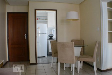 Sala  com varanda de apartamento para alugar com 1 quarto, 56m² em Caminho das Árvores, Salvador