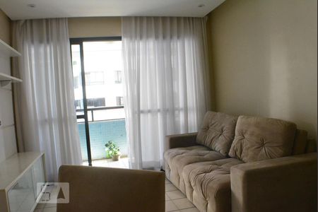 Sala  com varanda de apartamento para alugar com 1 quarto, 56m² em Caminho das Árvores, Salvador