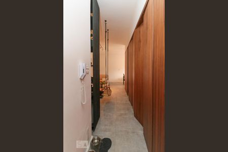 Corredor de apartamento para alugar com 2 quartos, 61m² em Cerqueira César, São Paulo