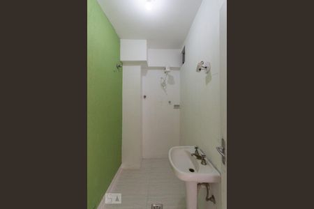 Banheiro de apartamento para alugar com 2 quartos, 50m² em Grajaú, Rio de Janeiro