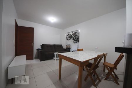 sala de casa de condomínio para alugar com 2 quartos, 70m² em Olaria, Canoas