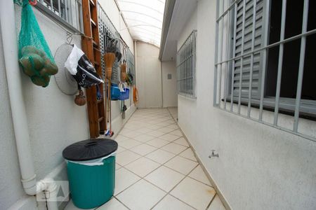 Corredor (entre casas) de casa à venda com 3 quartos, 180m² em Jardim do Lago, Campinas