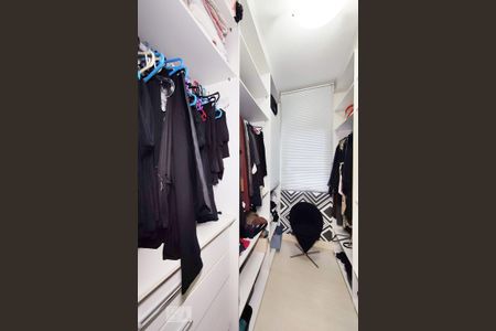 Apartamento à venda com 132m², 3 quartos e 3 vagas Apartamento à venda com 132m², 3 quartos e 3 vagasCloset da Suíte 2