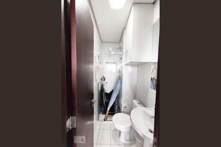 Apartamento à venda com 132m², 3 quartos e 3 vagas Apartamento à venda com 132m², 3 quartos e 3 vagasBanheiro de Serviço