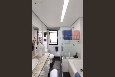 Apartamento à venda com 132m², 3 quartos e 3 vagas Apartamento à venda com 132m², 3 quartos e 3 vagasBanheiro da Suíte 2