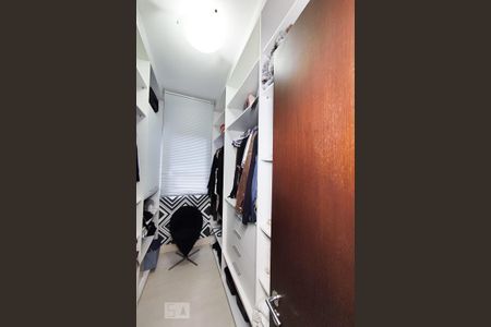 Apartamento à venda com 132m², 3 quartos e 3 vagas Apartamento à venda com 132m², 3 quartos e 3 vagasCloset da Suíte 2