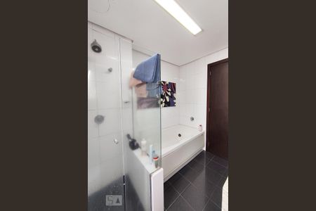 Apartamento à venda com 132m², 3 quartos e 3 vagas Apartamento à venda com 132m², 3 quartos e 3 vagasBanheiro da Suíte 2