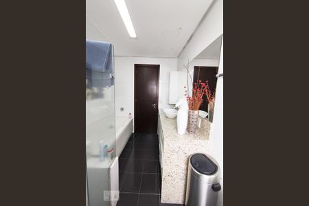 Apartamento à venda com 132m², 3 quartos e 3 vagas Apartamento à venda com 132m², 3 quartos e 3 vagasBanheiro da Suíte 2