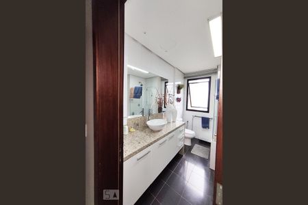 Apartamento à venda com 132m², 3 quartos e 3 vagas Apartamento à venda com 132m², 3 quartos e 3 vagasBanheiro da Suíte 2