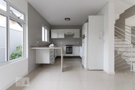 Cozinha de casa de condomínio para alugar com 3 quartos, 149m² em Ahú, Curitiba