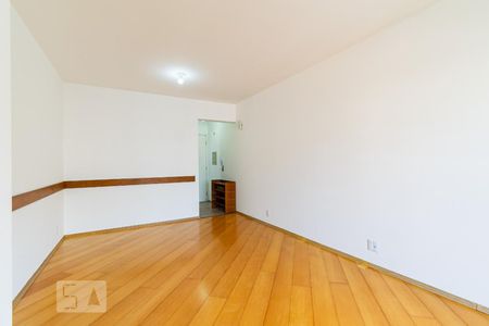 Sala de apartamento para alugar com 3 quartos, 74m² em Chácara Inglesa, São Paulo