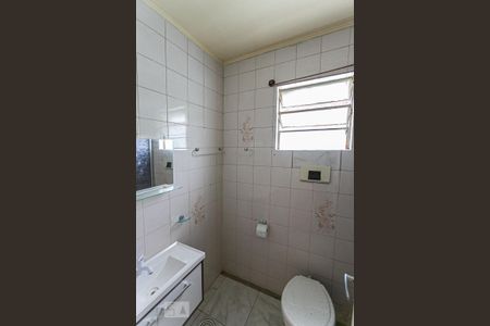 Banheiro de apartamento à venda com 2 quartos, 55m² em Rubem Berta, Porto Alegre