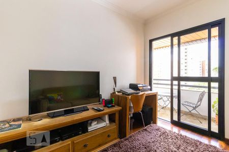 Sala de TV de apartamento à venda com 4 quartos, 238m² em Cambuí, Campinas