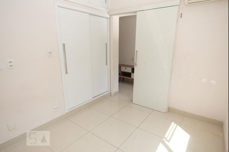 Quarto 1 de apartamento para alugar com 2 quartos, 58m² em Laranjeiras, Rio de Janeiro