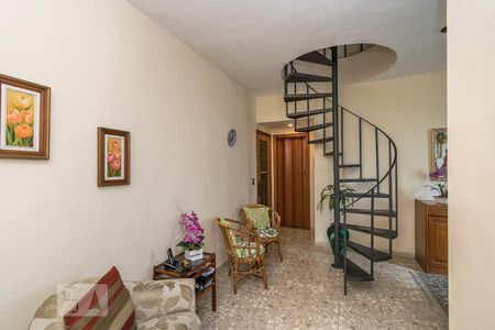 Sala - Acesso ao 2º andar de apartamento para alugar com 3 quartos, 87m² em Ramos, Rio de Janeiro